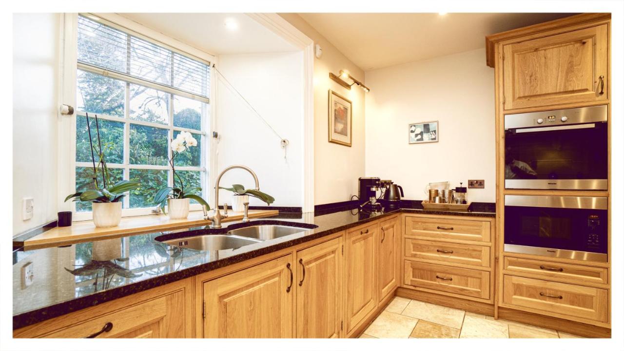 A Luxurious Masterpiece Steps From Stirling Villa Bagian luar foto